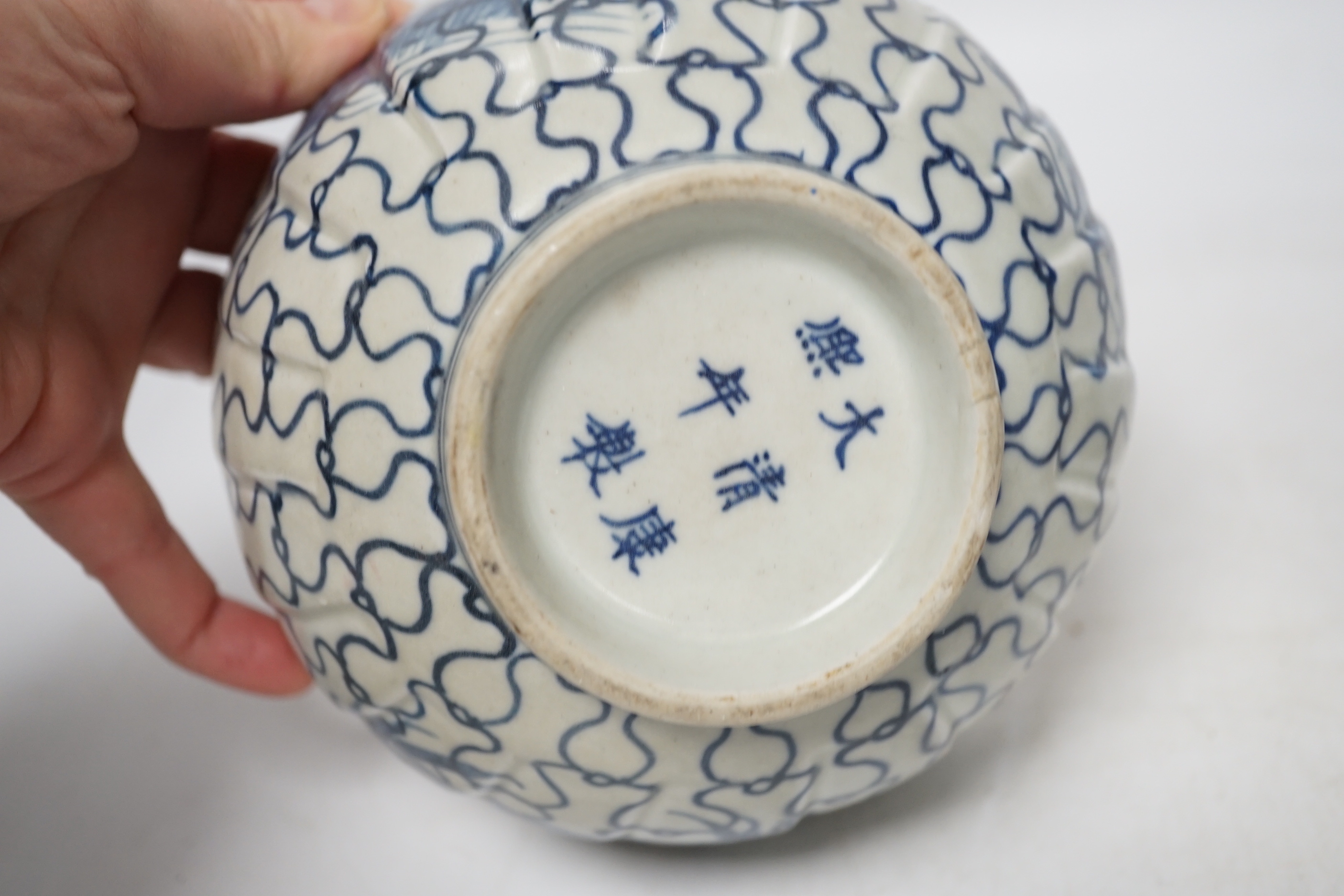 Chinese ceramics, 19th century and later, dish bowl 14cm diameter